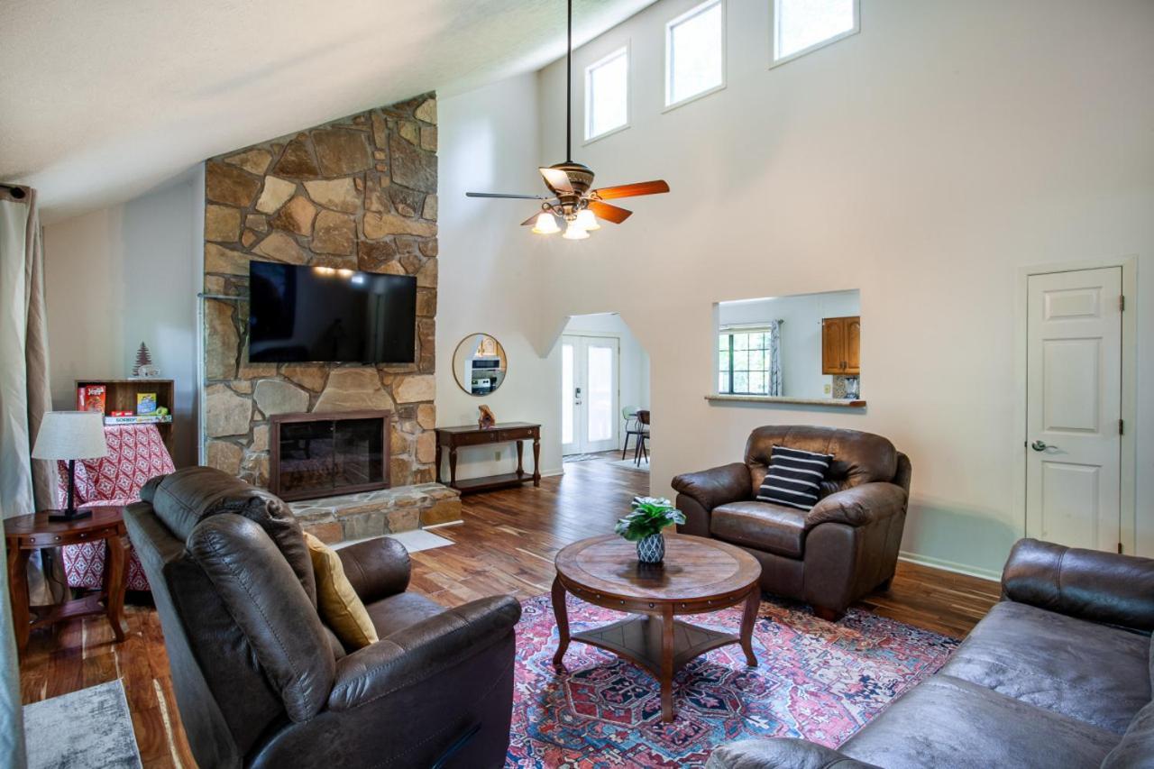 Little Cub Cottage - Mtn Views & Community Pools Гатлинбург Экстерьер фото