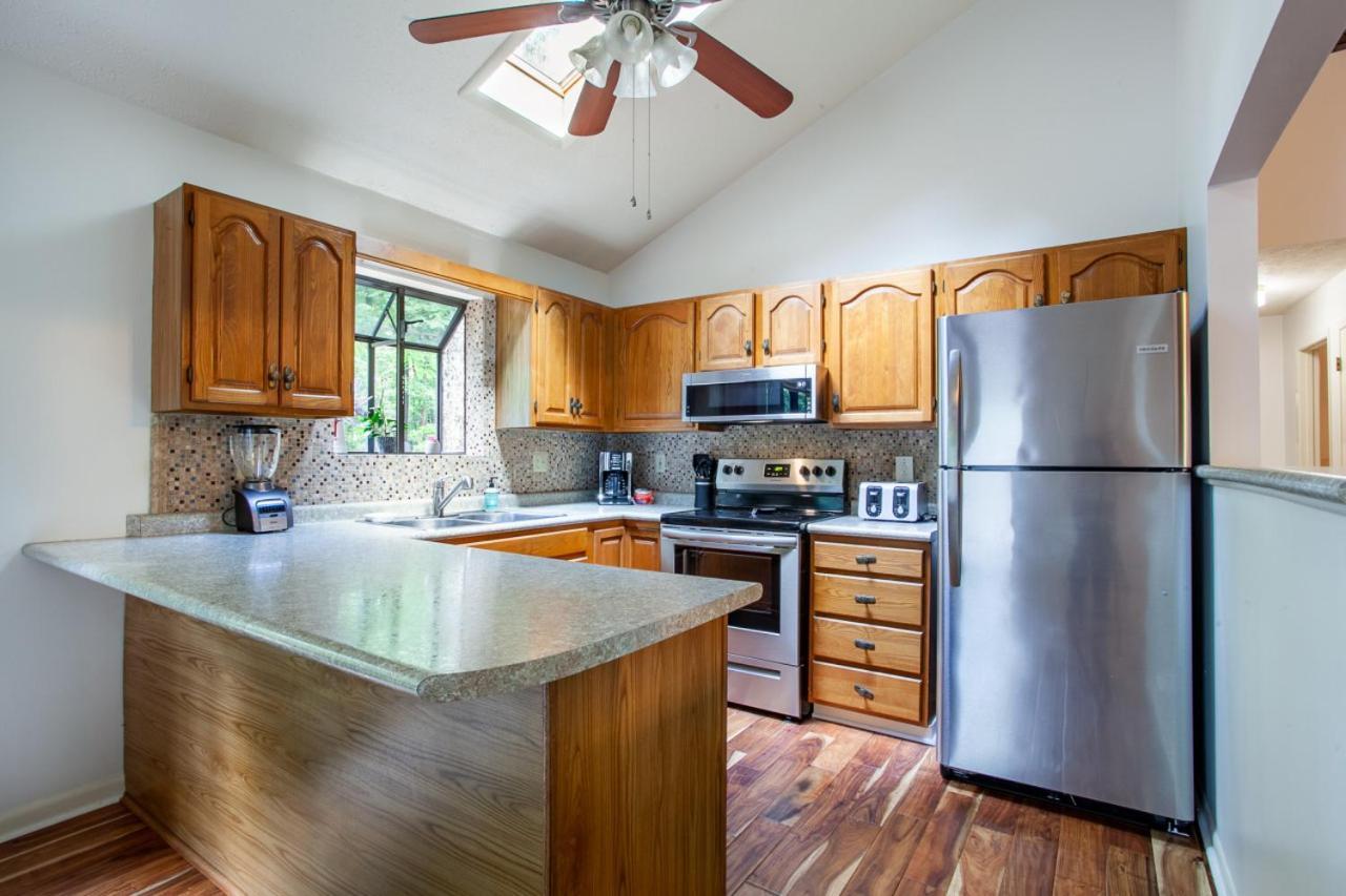 Little Cub Cottage - Mtn Views & Community Pools Гатлинбург Экстерьер фото