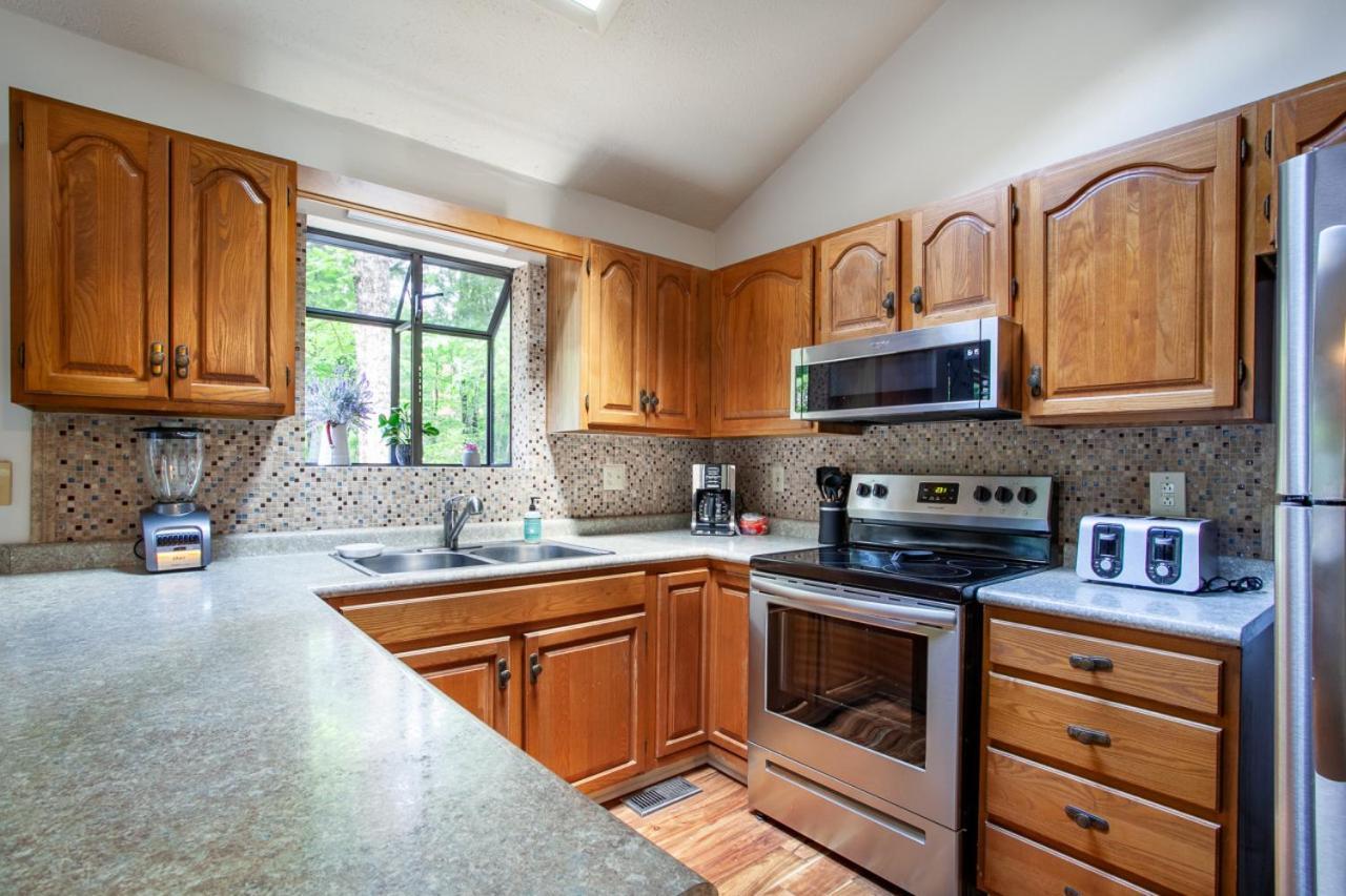 Little Cub Cottage - Mtn Views & Community Pools Гатлинбург Экстерьер фото