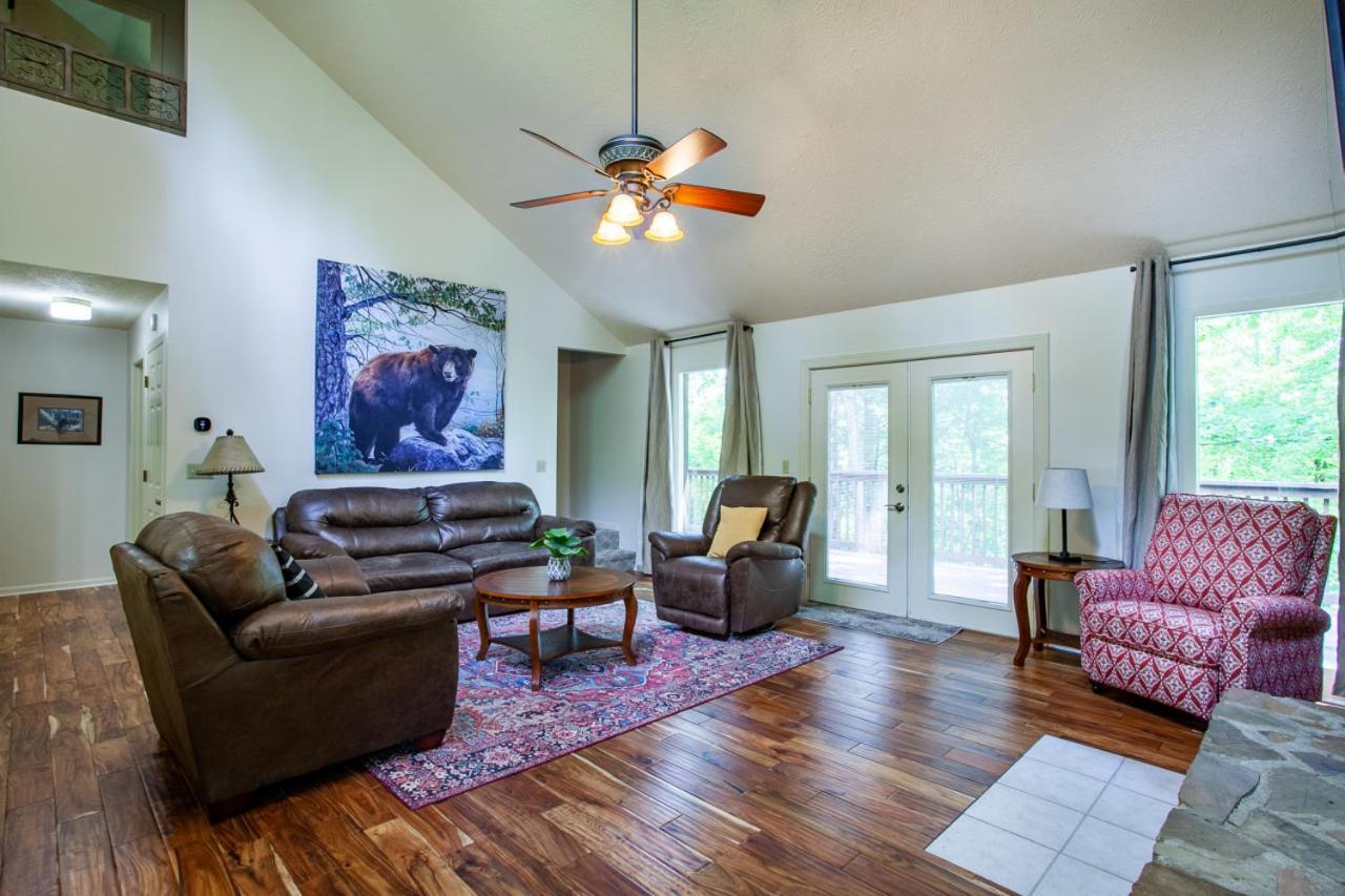 Little Cub Cottage - Mtn Views & Community Pools Гатлинбург Экстерьер фото