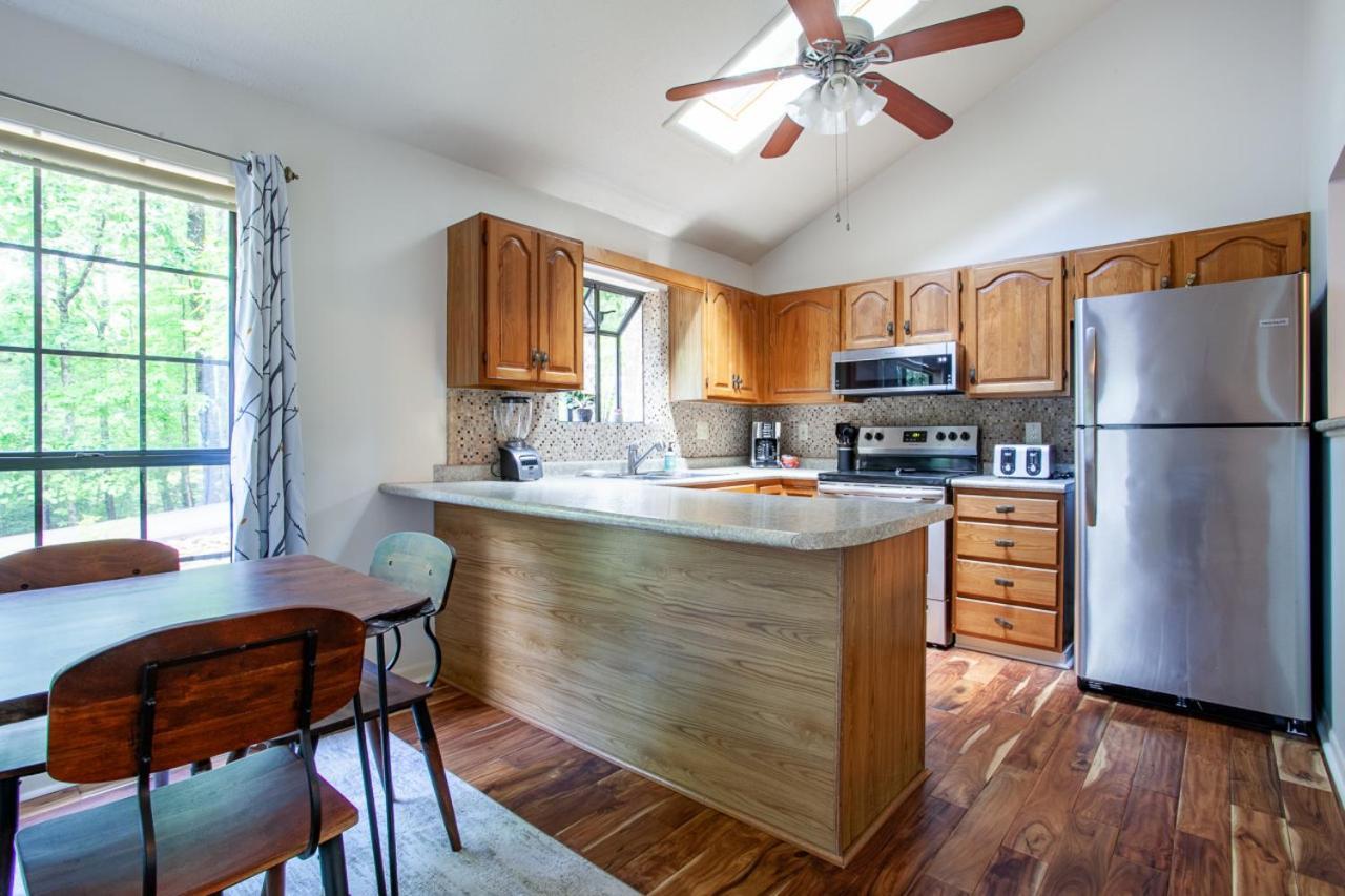 Little Cub Cottage - Mtn Views & Community Pools Гатлинбург Экстерьер фото